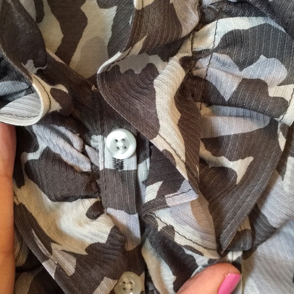 LOFT Ruffle Front Gray Top closet clean out!💕 - Picture 5 of 8